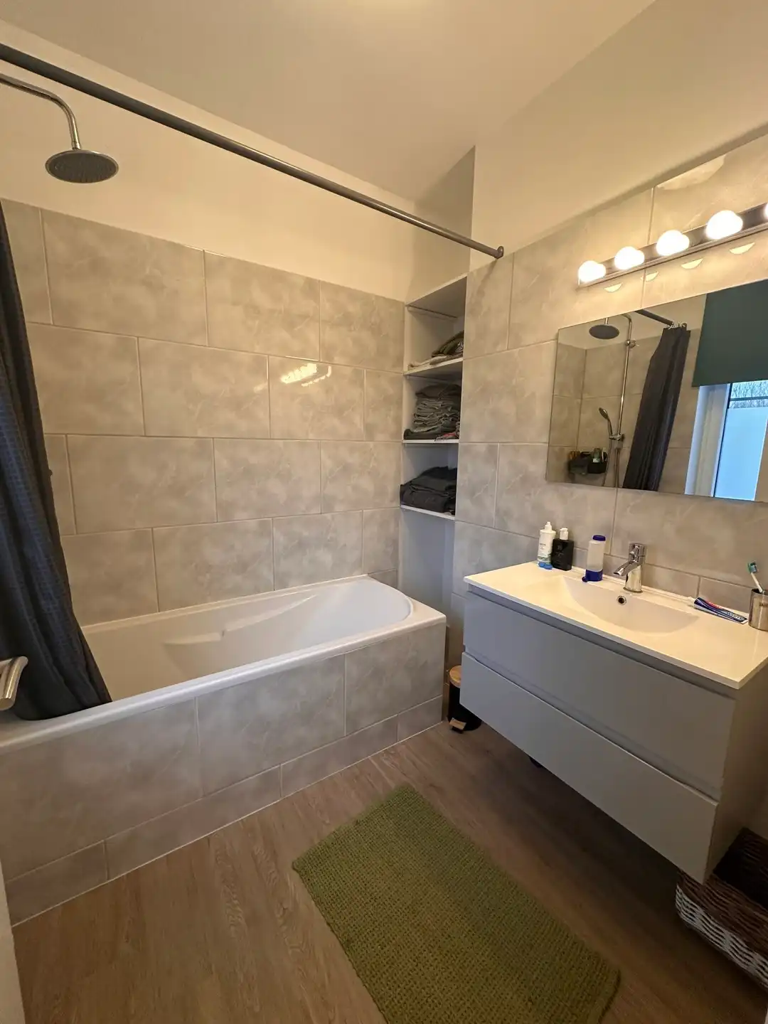 WONING MET 3 SLPK, TERRAS, TUINTJE EN 2 AUTOSTAANPLAATSEN foto 9