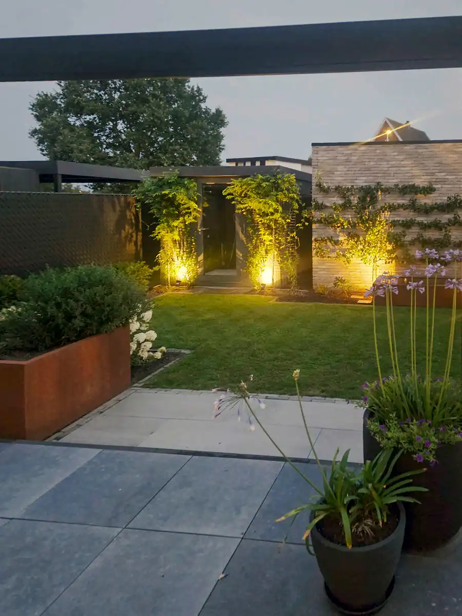 Instapklaar gelijkvloers appartement met carport, berging, luxe afwerking en aangelegde tuin foto 27