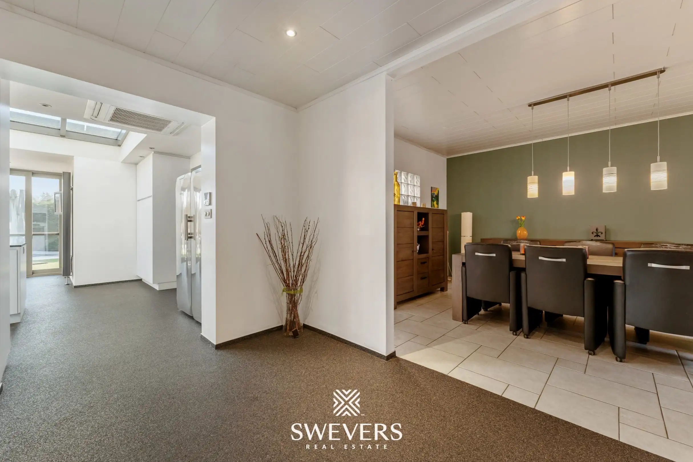 Ruime halfopen woning met zuidoostgerichte tuin en zwembad foto 12