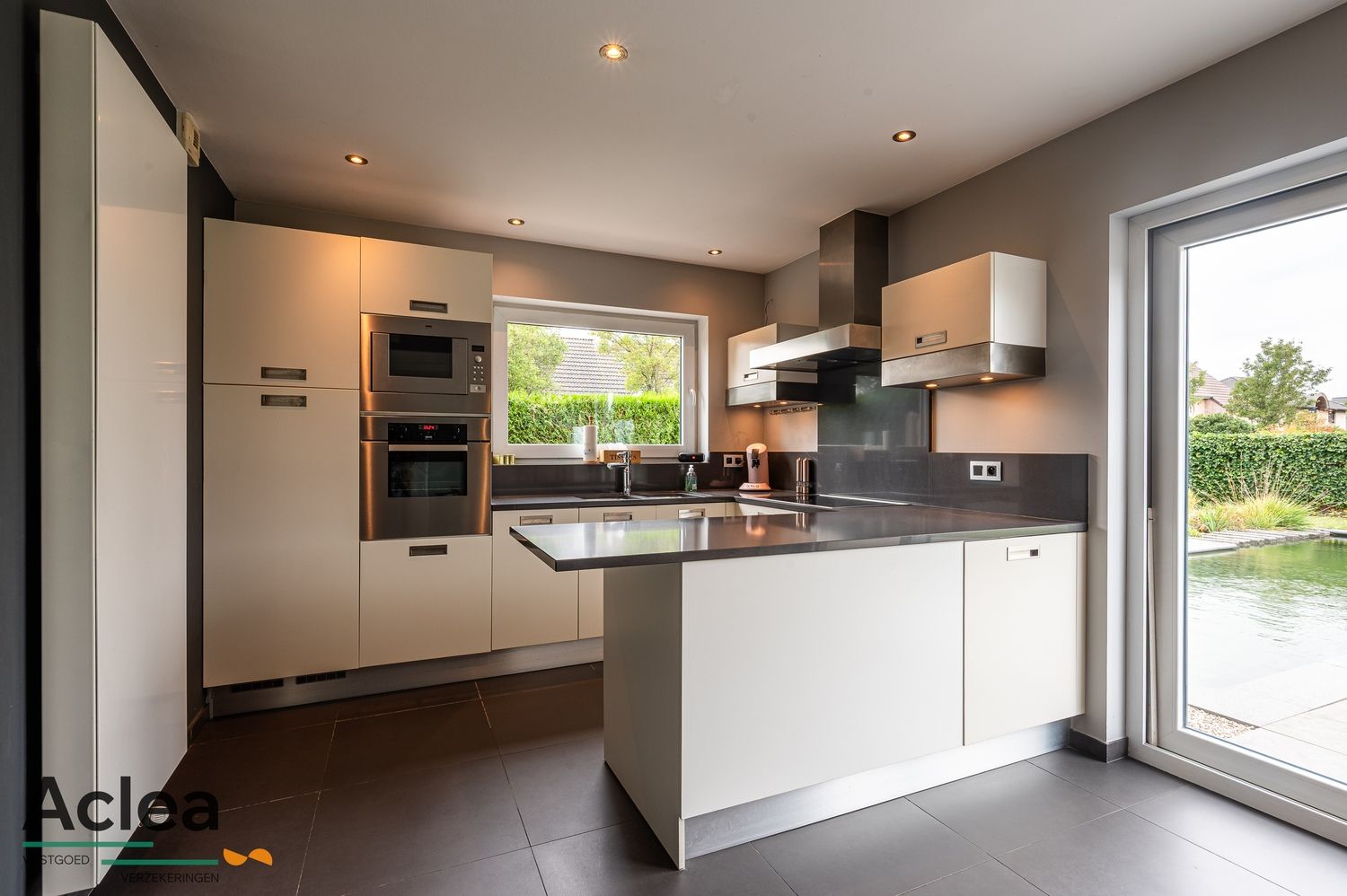 Moderne alleenstaande woning op een ruim perceel foto 11