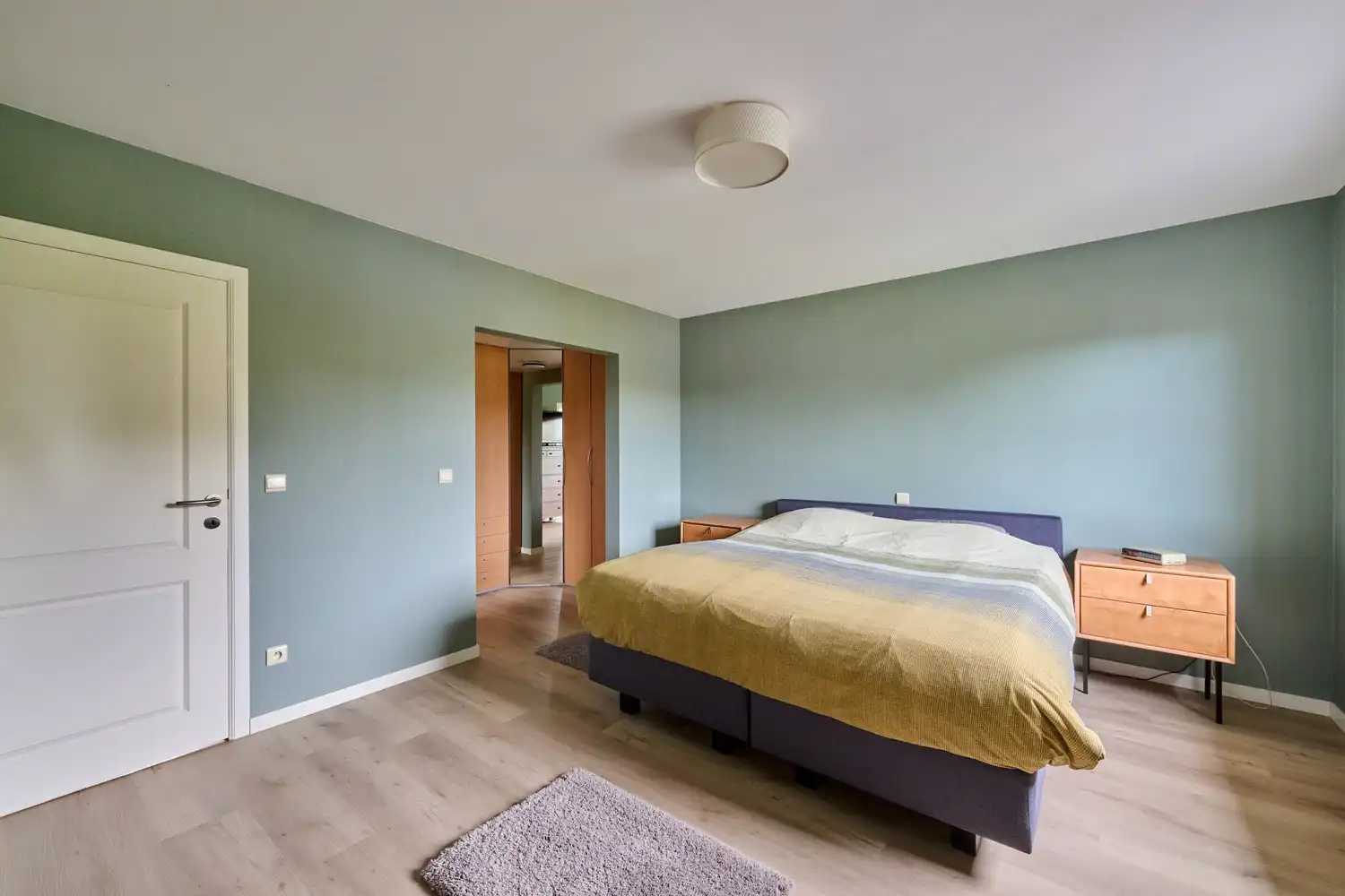 Prachtige instapklare villa met heerlijke leefruimtes voorzien van alle comfort, 4 slaapkamers, 3 badkamers, een perfect aangelegde tuin in alle privacy foto 13