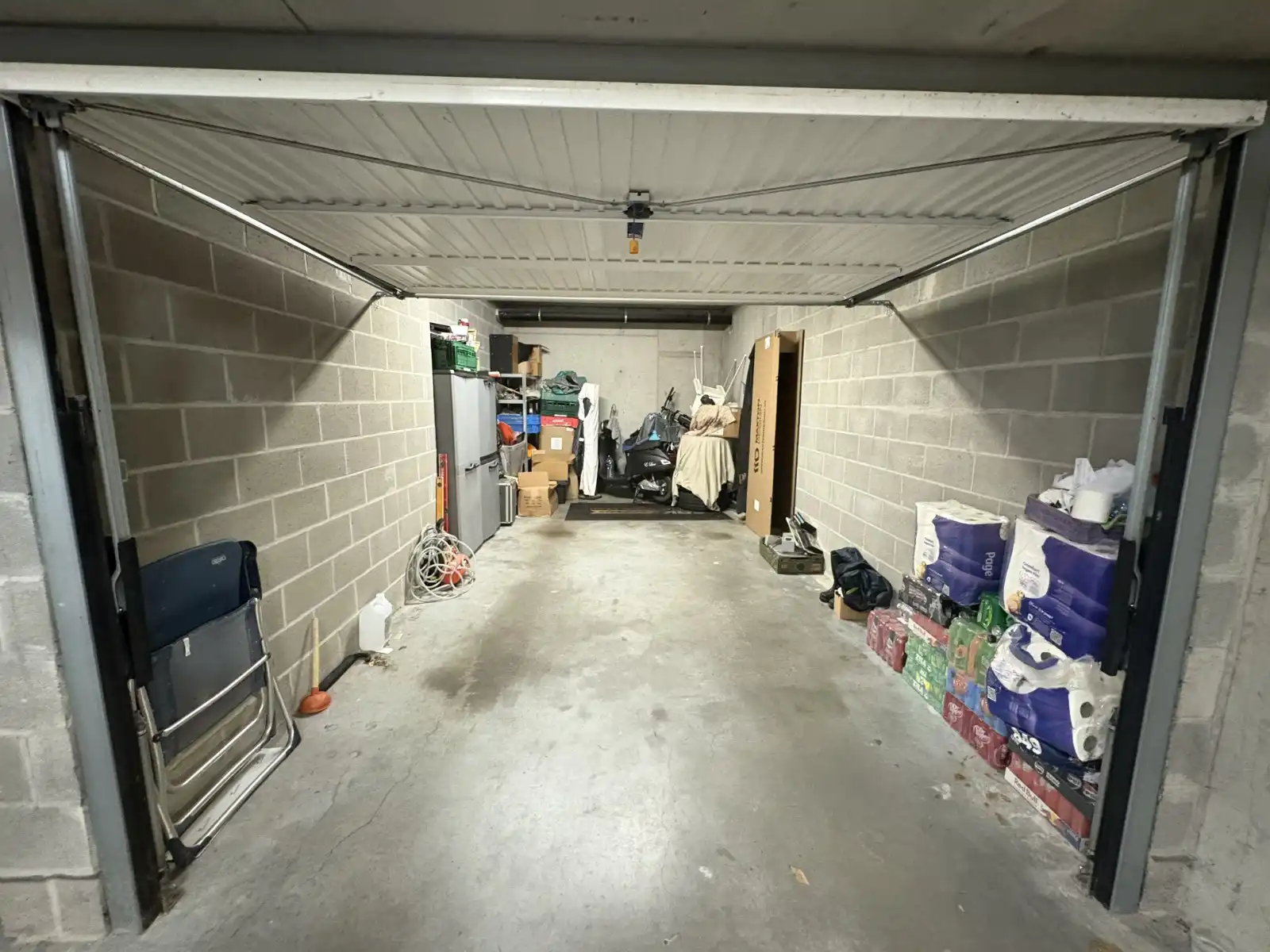 Instapklaar appartement met 2 slaapkamers, garage en 2 terrassen in hartje Waregem! foto 13