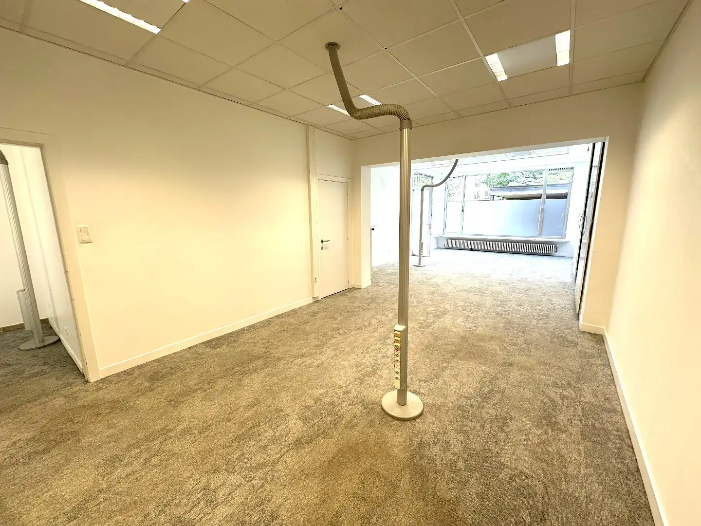 Instapklare kantoorruimte (+/- 100 m²) met 2 parkeerplaatsen, Torhout centrum foto 6