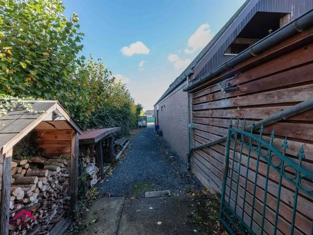 Vrijstaande woning op ruim perceel foto 46