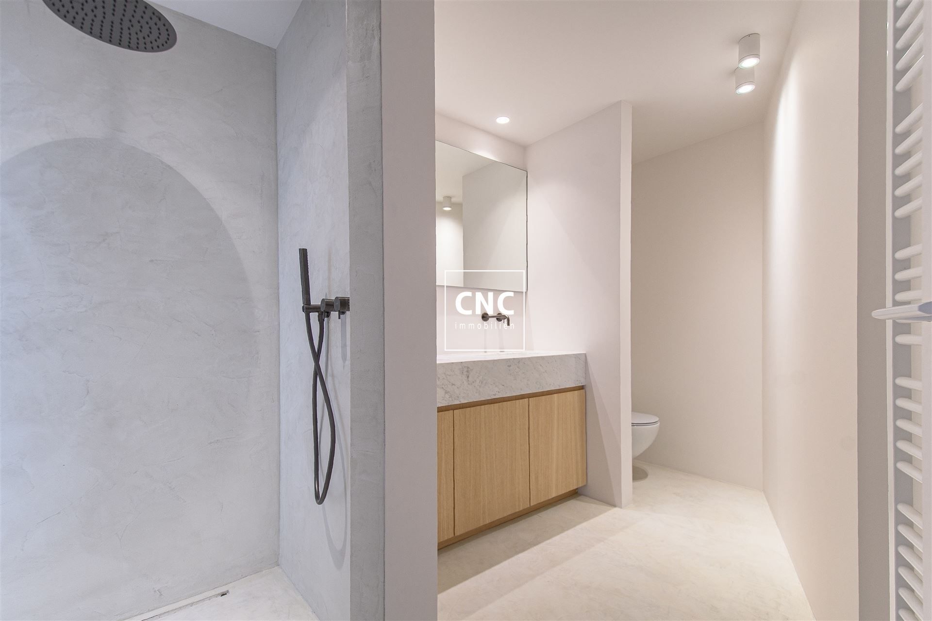 Stijlvol gerenoveerd en zonnig hoekappartement op topligging foto 14