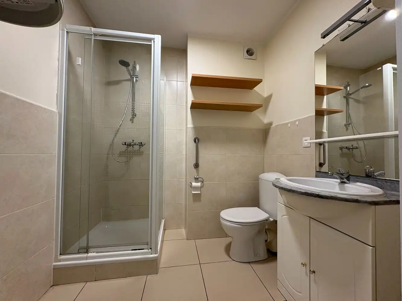 Lichtrijk appartement met twee slaapkamers foto 4