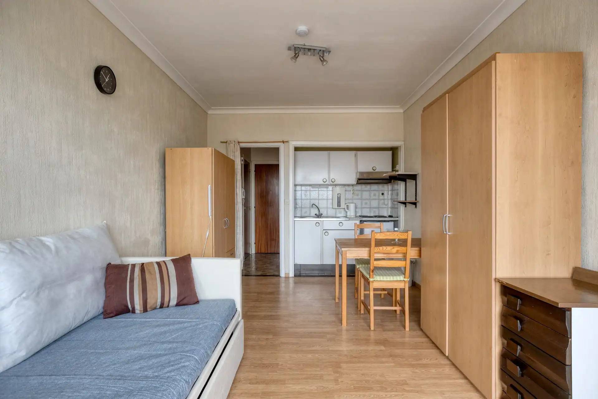 Gemeubelde studio foto 4