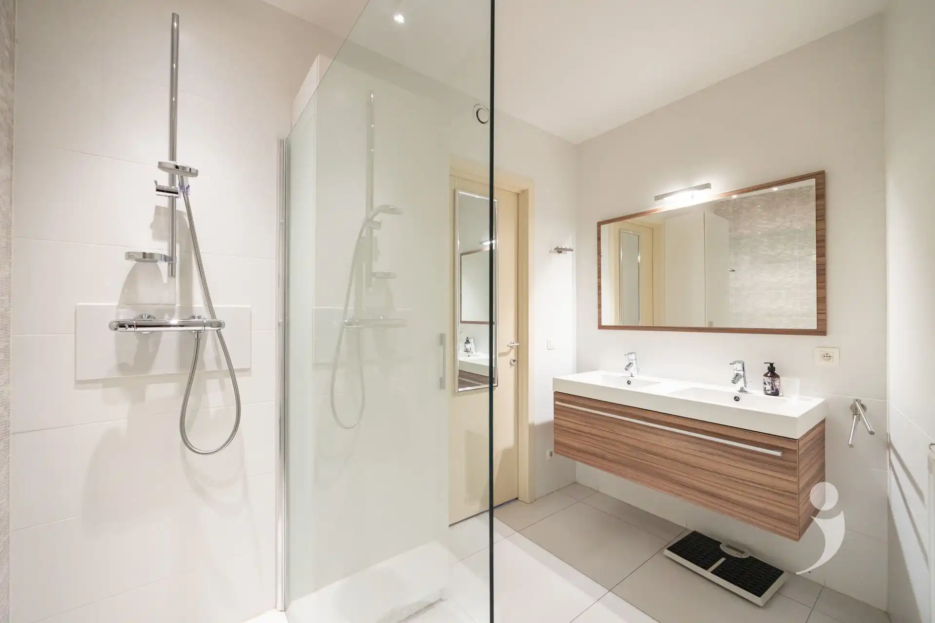 Instapklaar appartement met panoramisch uitzicht over Leuven foto 7