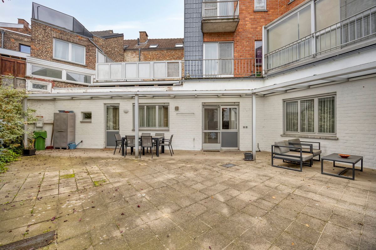 Charmant en ruim appartement met stadstuin foto 21