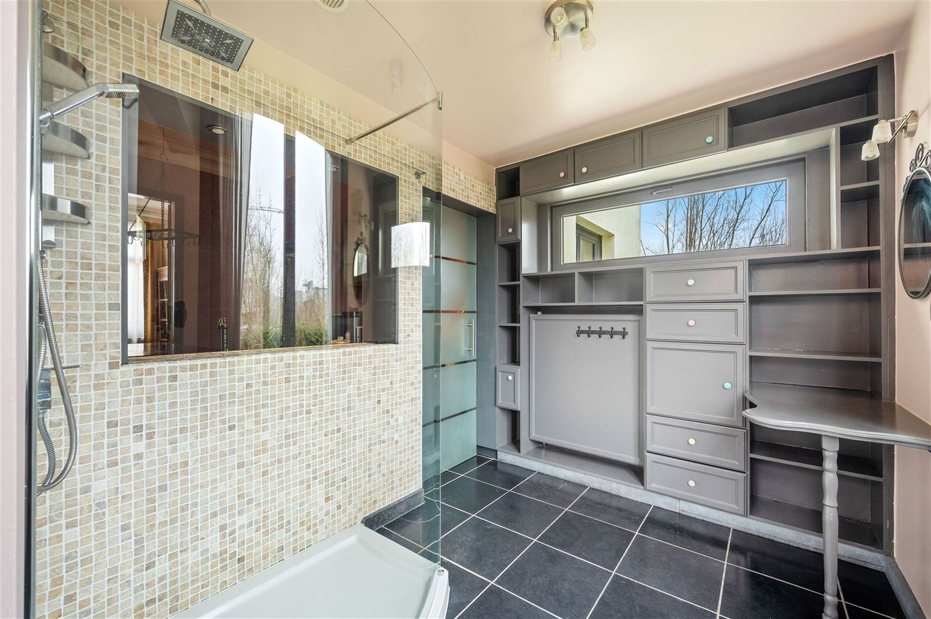 Karakterwoning met 5 slpks, autostaanplaats en grote tuin! foto 7
