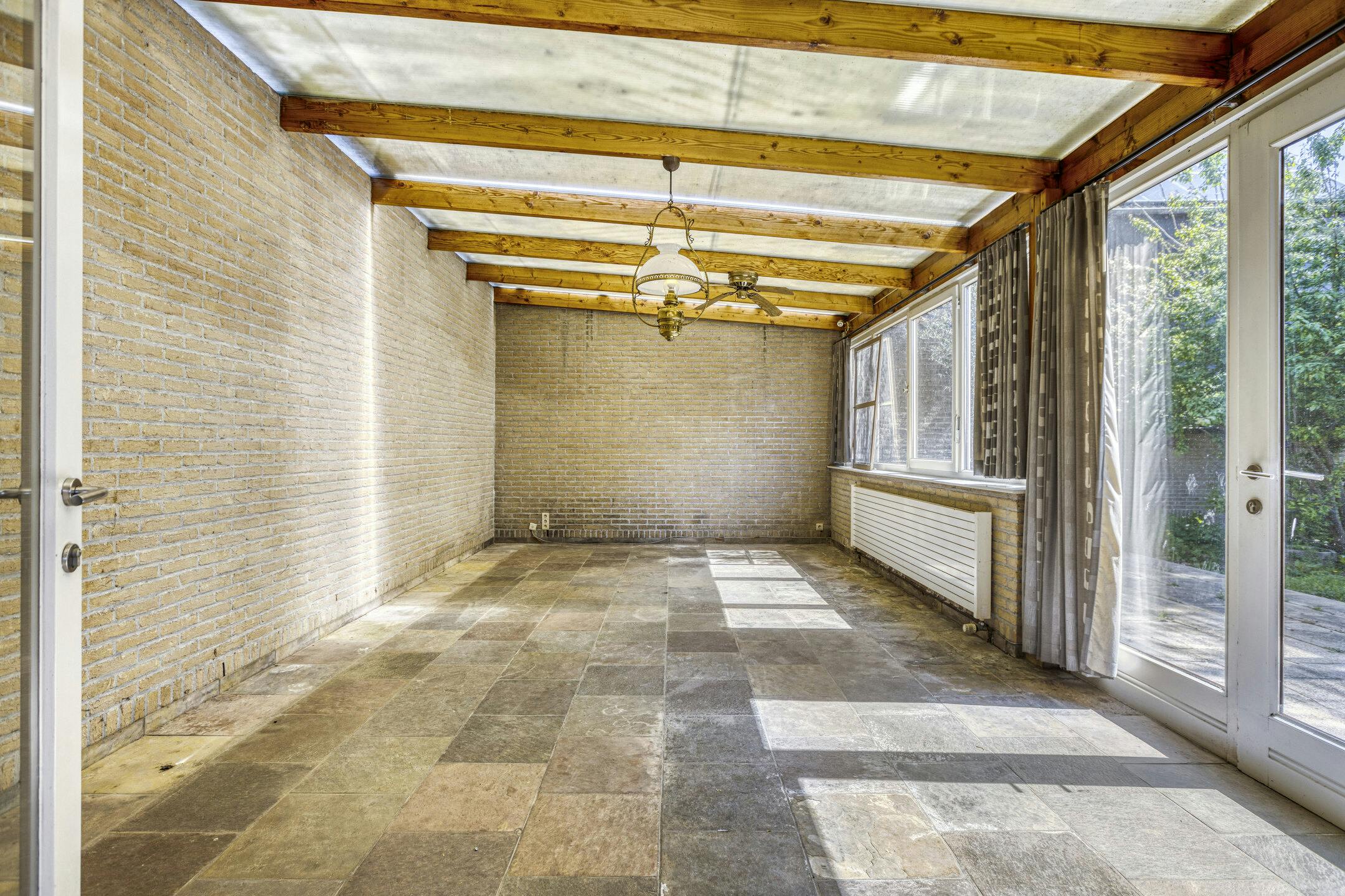 Ruime woning met 5 slaapkamers, tuin en garage te Lo-Reninge. foto 17