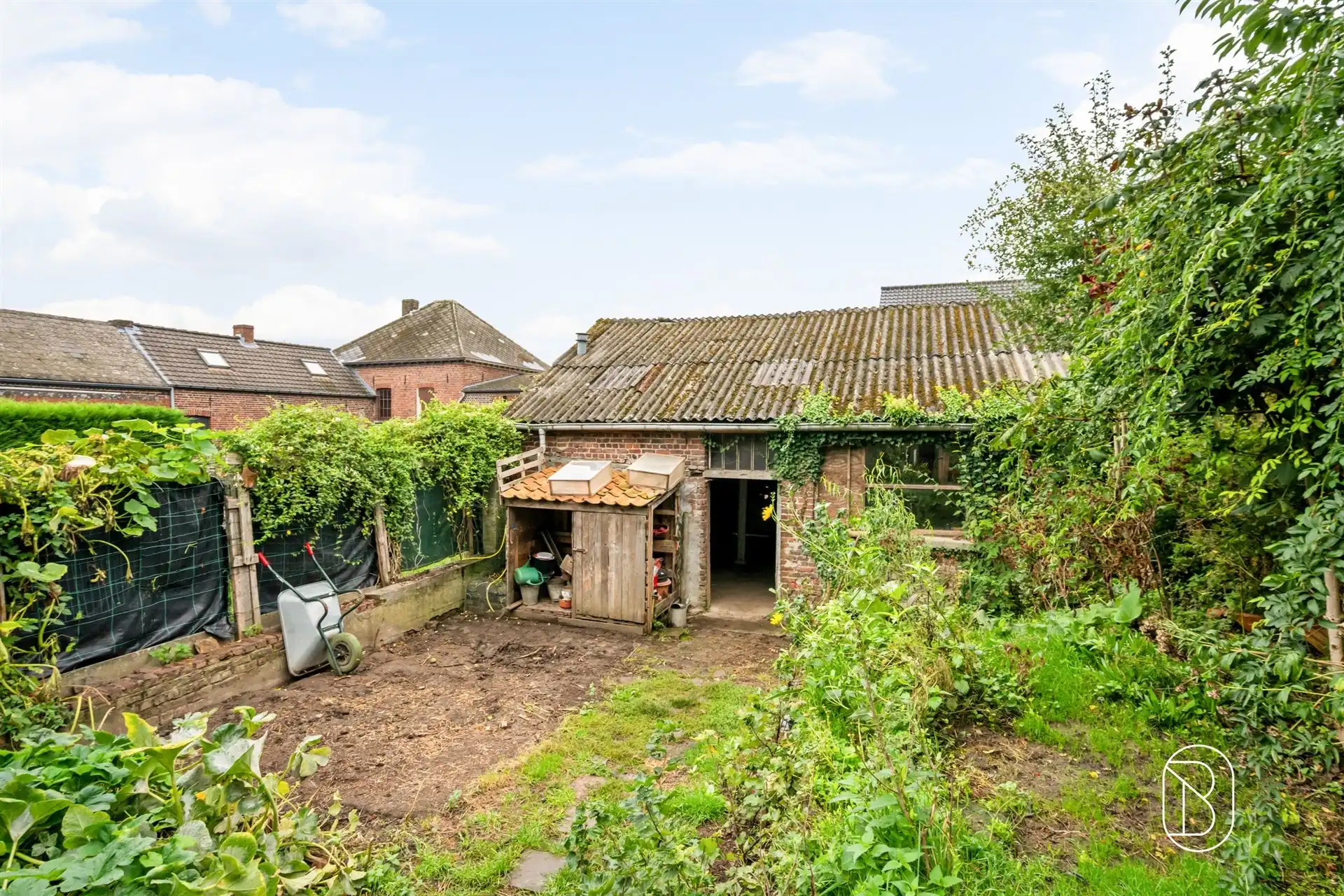 Grote woning met koer en 5 slk.  foto 23