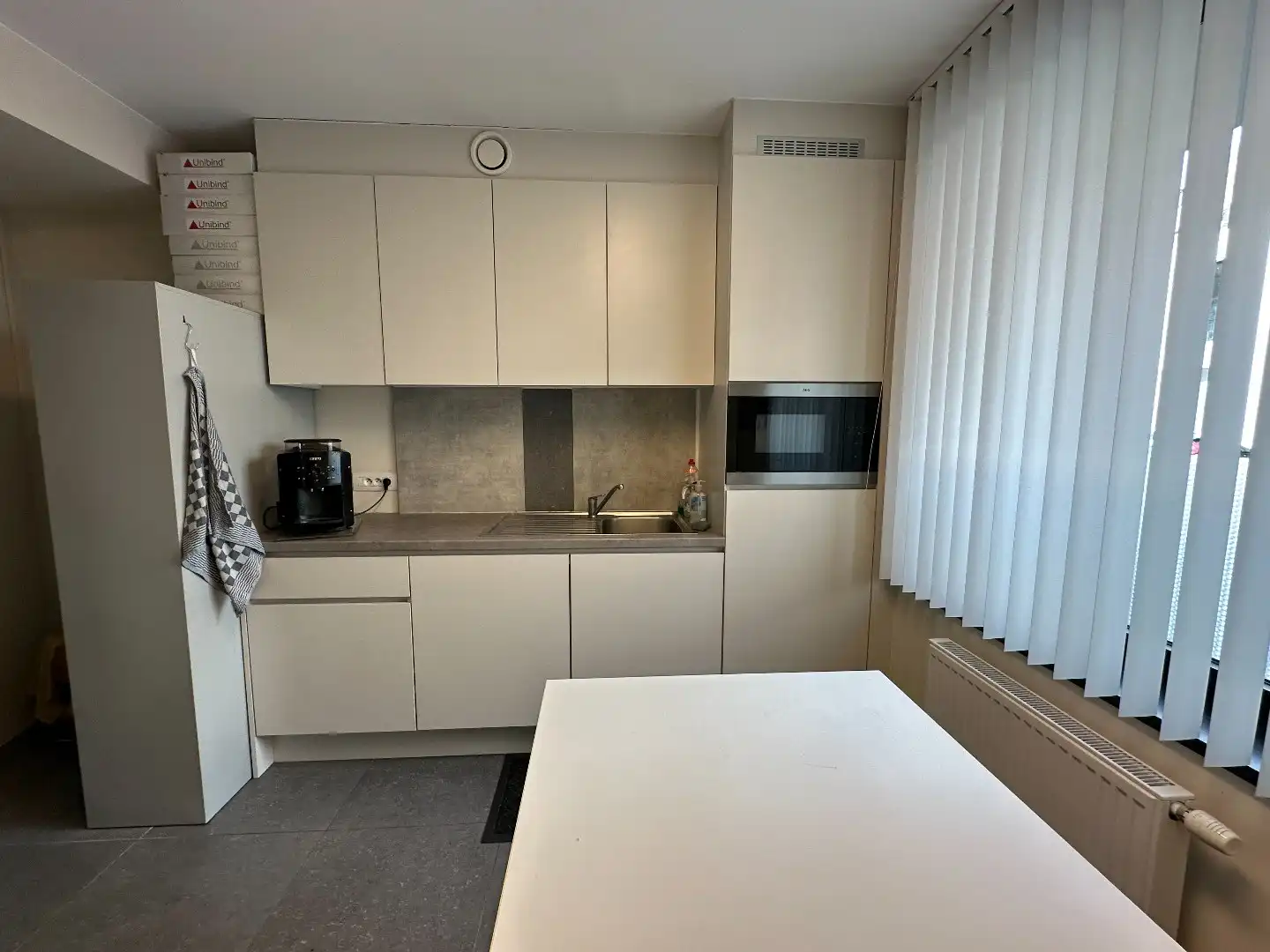 Instapklare kantoorruimte centrum Torhout, unieke kans! foto 5