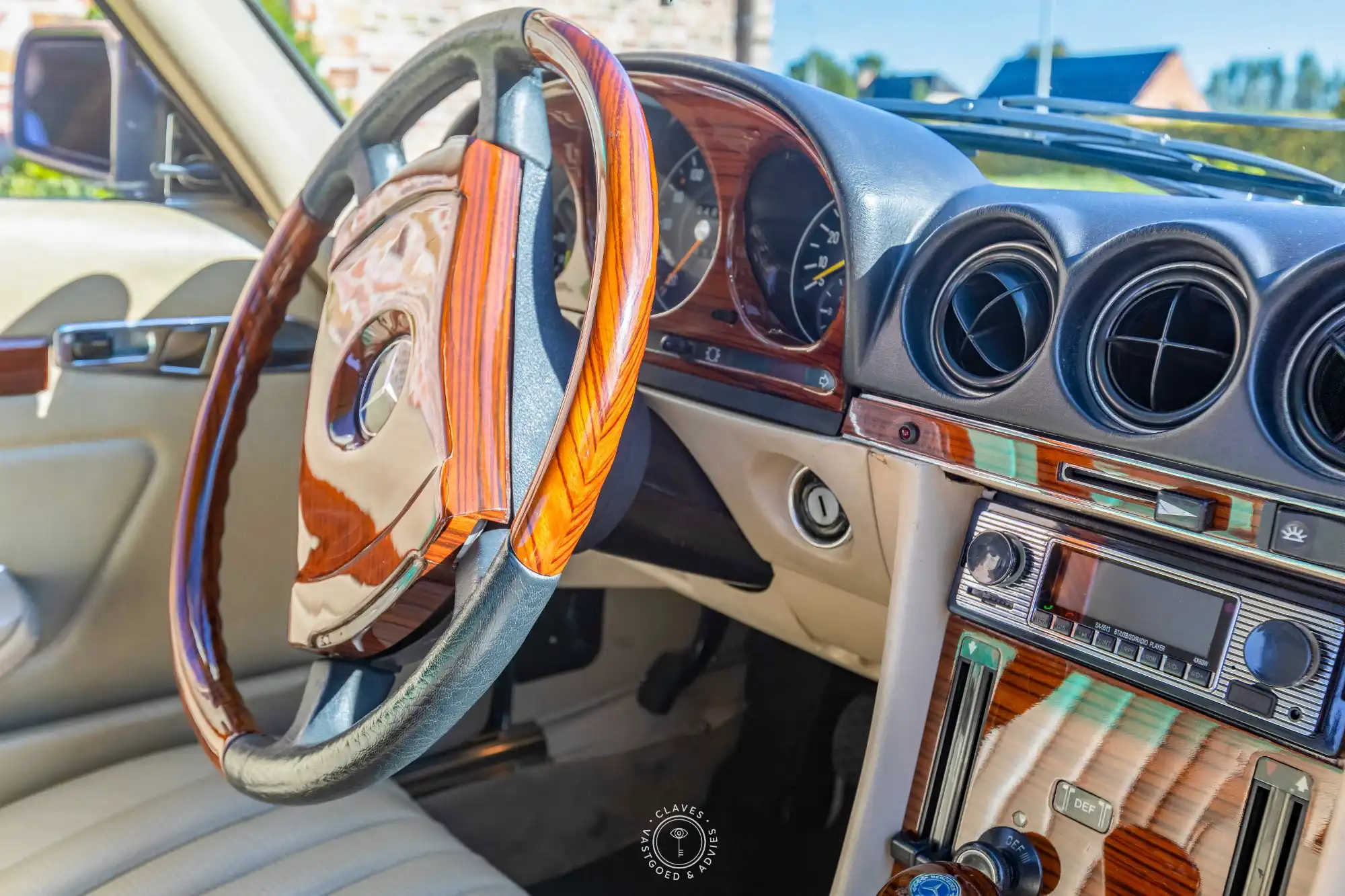 Gesloten garagebox te huur foto {{pictureIndex}}