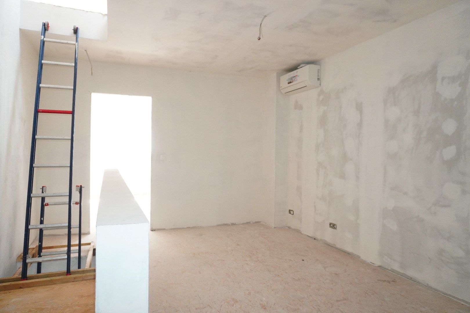 Gerenoveerde rijwoning in Lokeren, centrum. foto 11