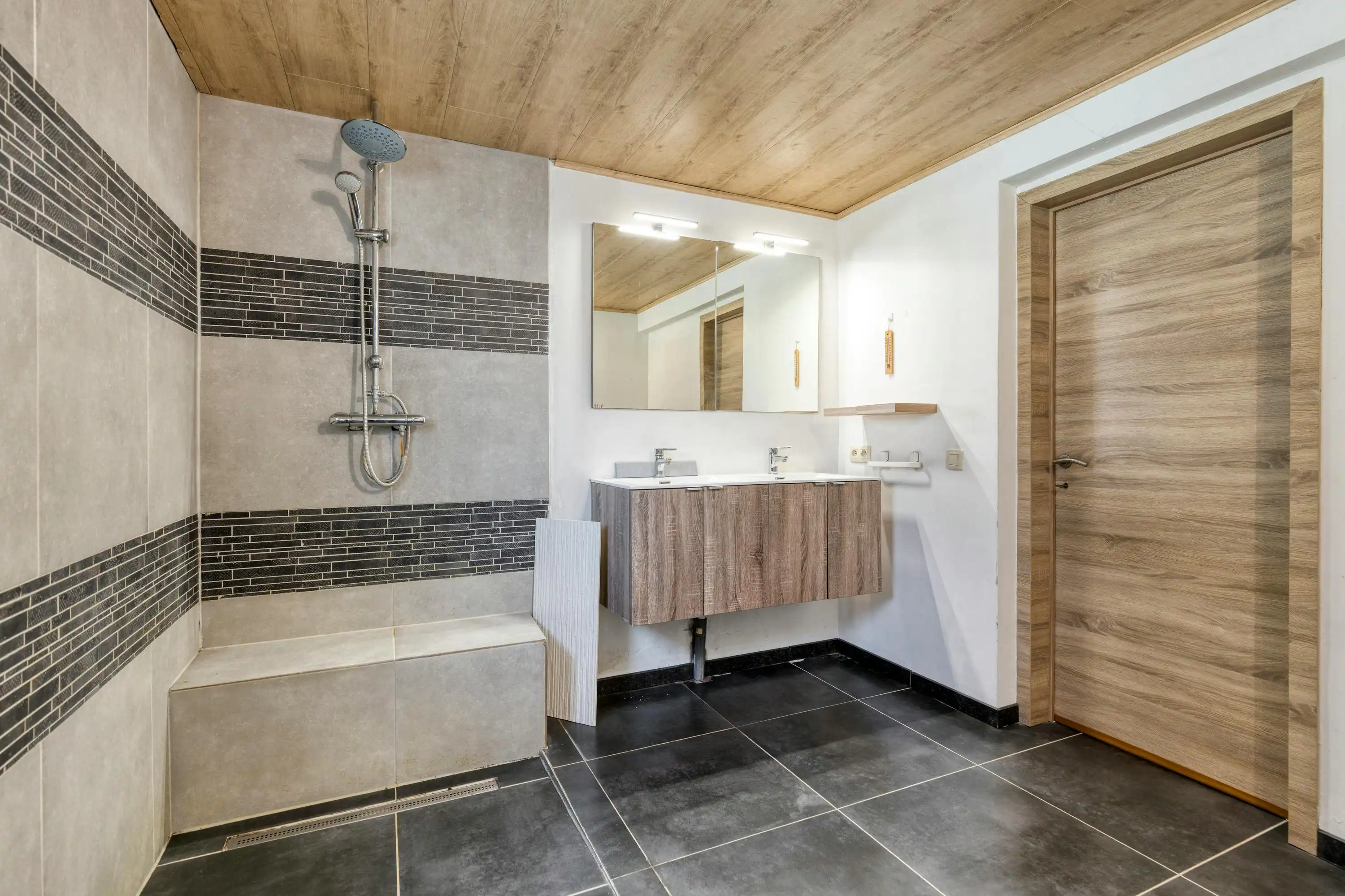 Een charmant huis met gezellige tuin en garage te Roeselare foto 13