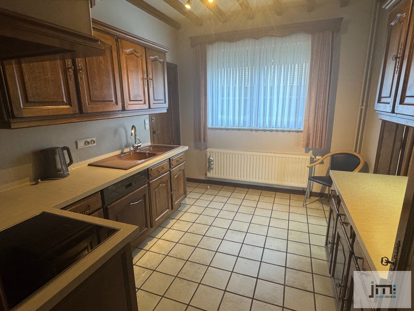 Ruime woning met 4 slaapkamers en dubbele garage foto 7