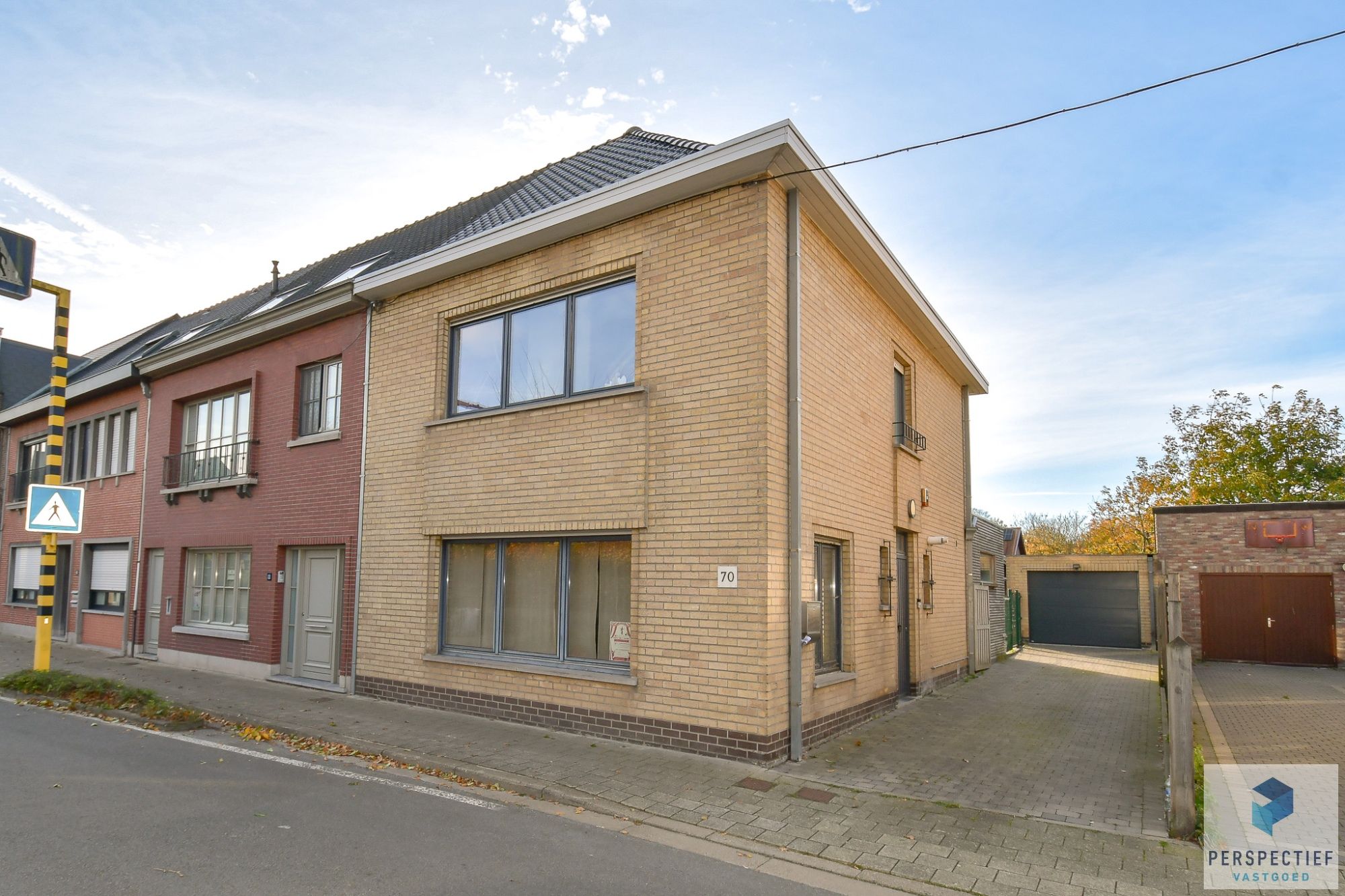 Centraal gelegen ruime woning met 4 slaapkamers en grote tuin foto 17