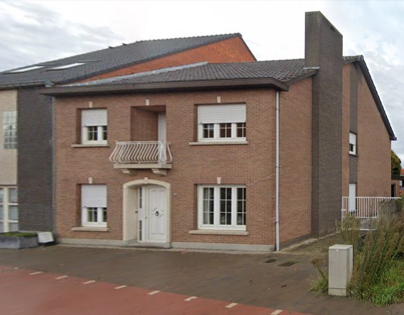 Charmante woning met tuin en mogelijkheden, vlak bij het dorpscentrum foto {{pictureIndex}}