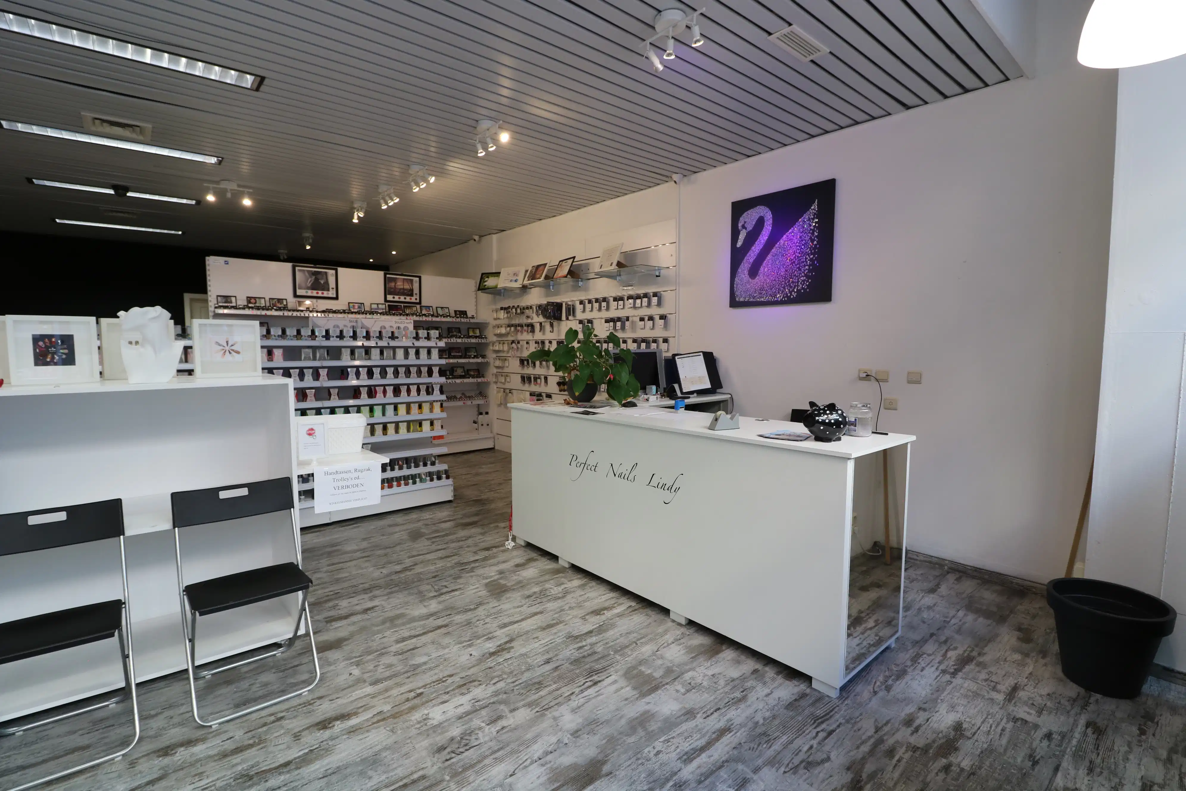 Ruim handelspand in de Molenstraat, pal in het centrum van Blankenberge.   foto 2