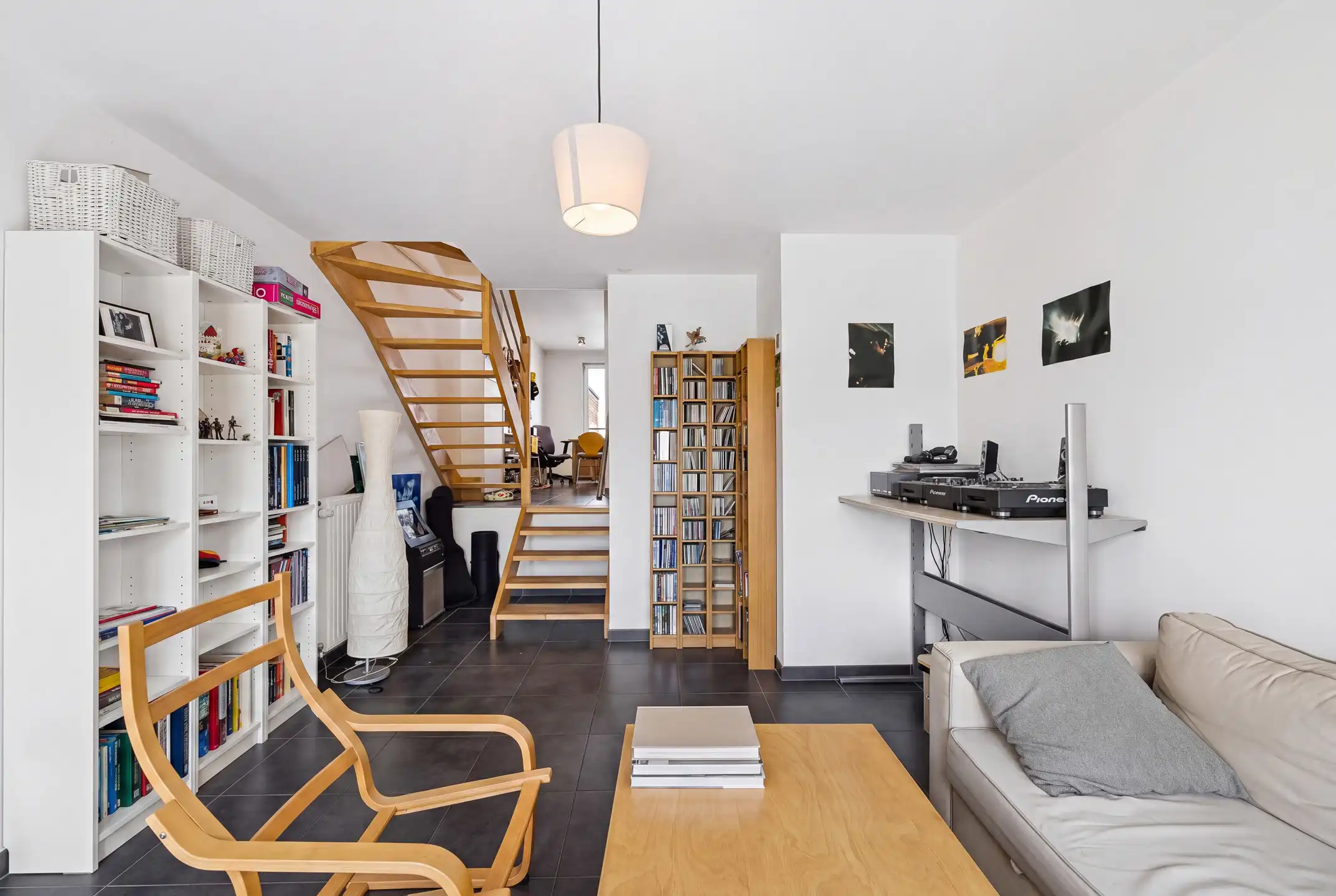 Gerenoveerd appartement met 2 slpkamers van ± 92m² foto 5