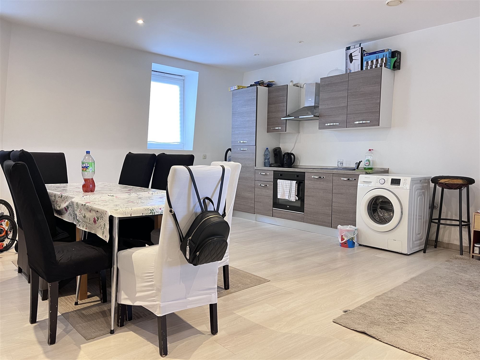Vergund opbrengsteigendom met handelspand en 3 appartementen foto 2