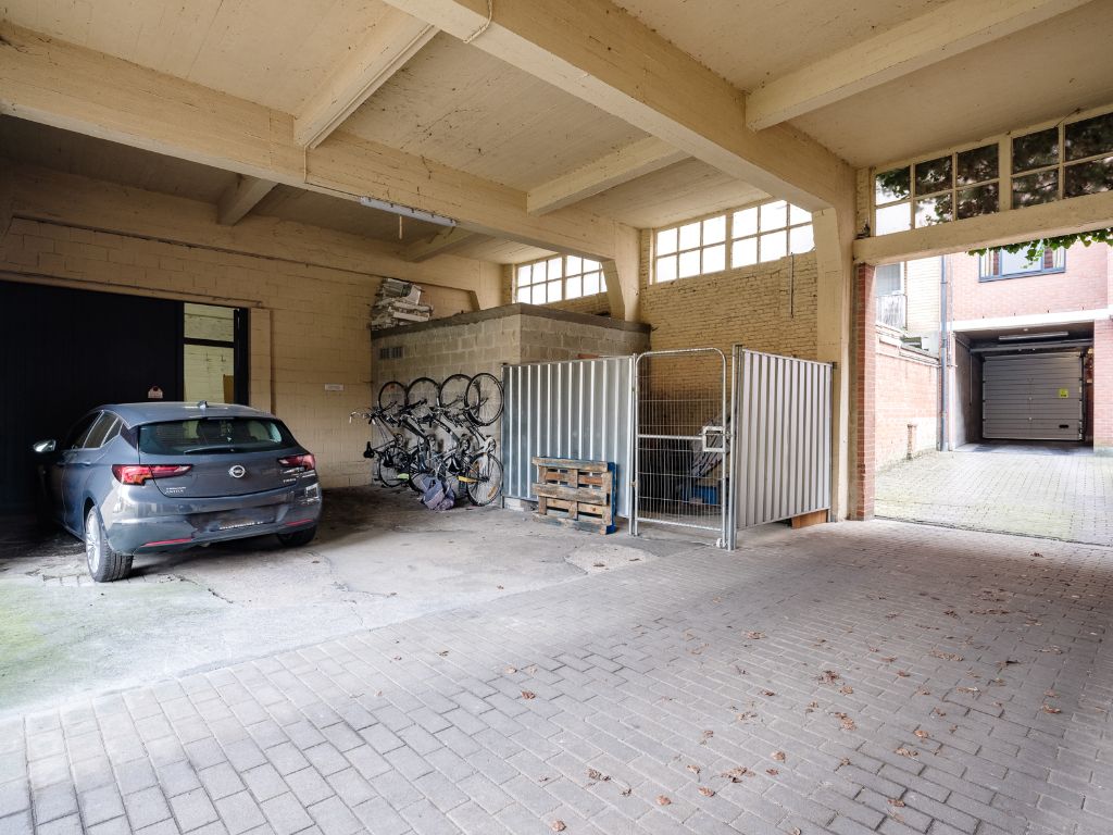 Statige herenwoning met 650 m² BVO en achtergelegen parking-opslagplaats foto 28