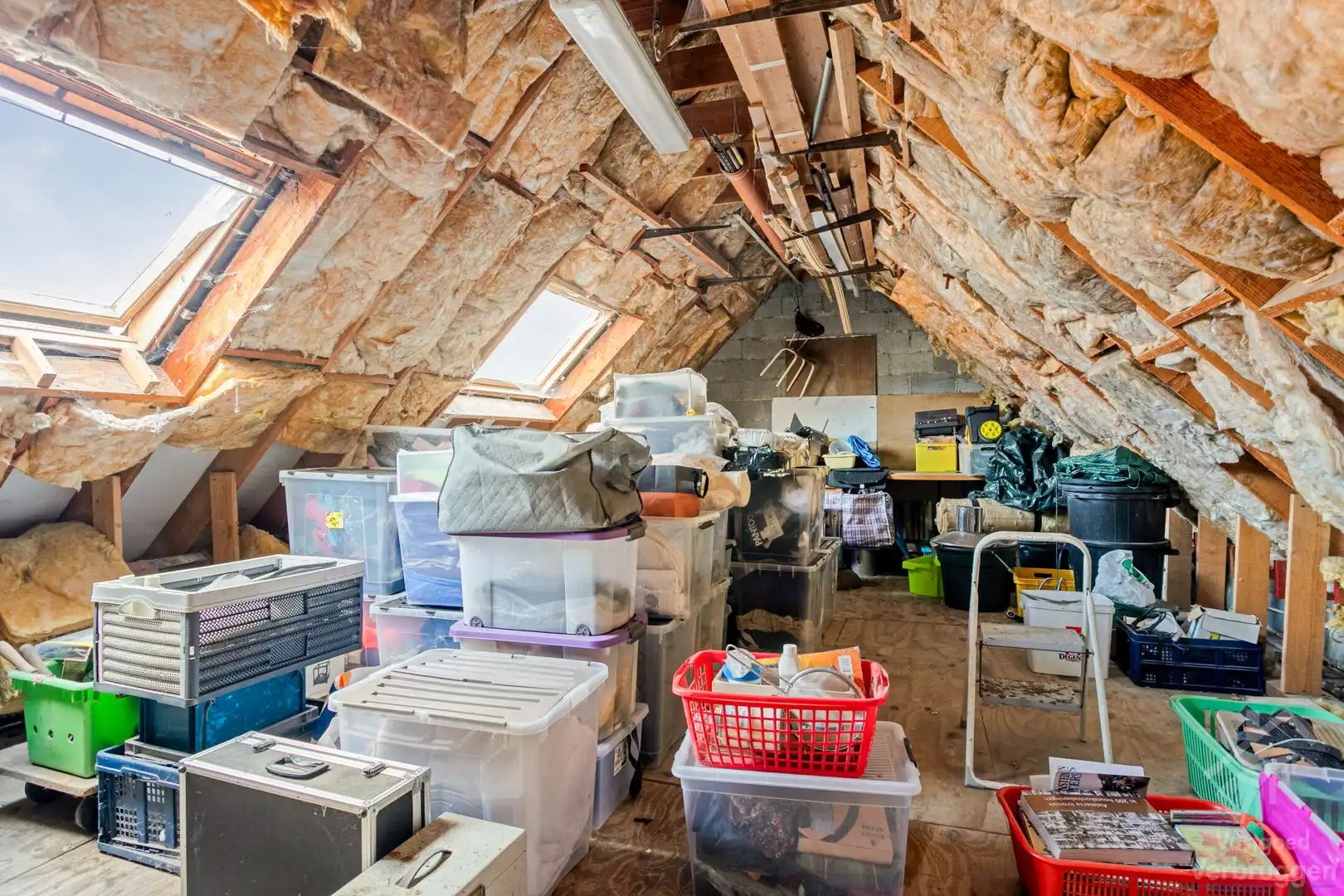 Sfeervolle instapklare woning met 2 slaapkamers, bureau,  garage en atelier foto 25