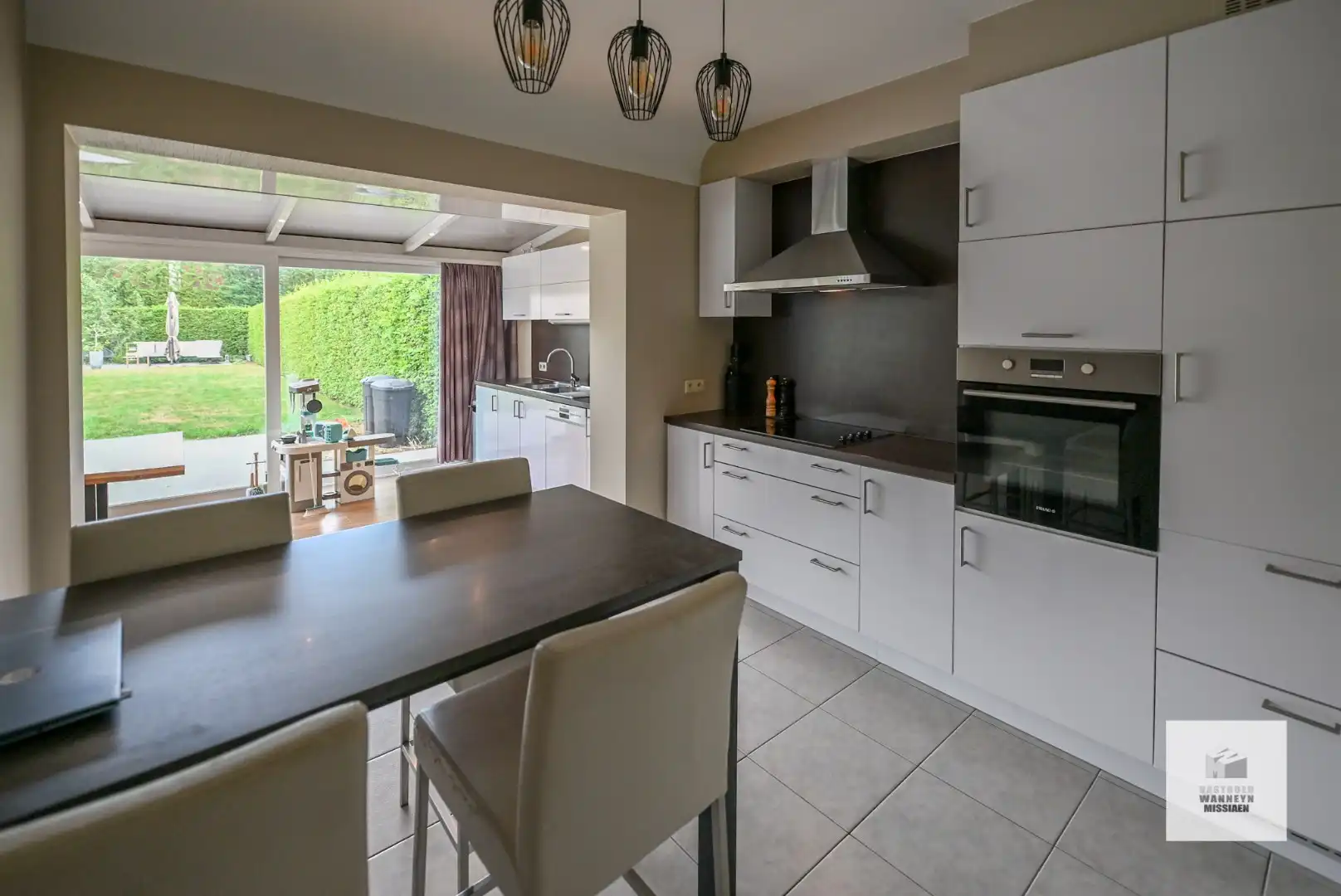 Zeer goed gelegen instapklare woning met 3slpk, garage en mooie tuin foto 12