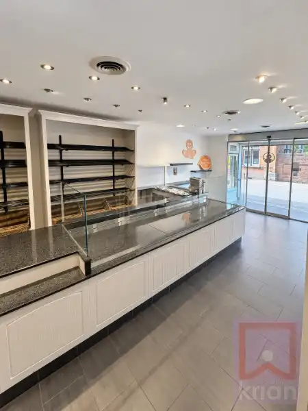 Instapklare ingerichte bakkerijwinkel met opslagplaats/magazijn foto 4