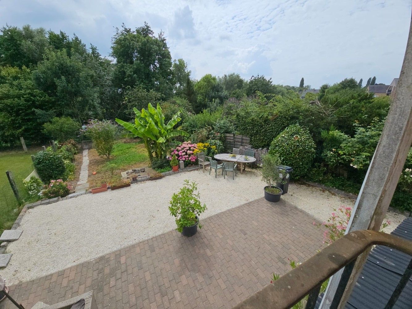 Ruime, solide woning met grote kelder, terras en tuin foto 5