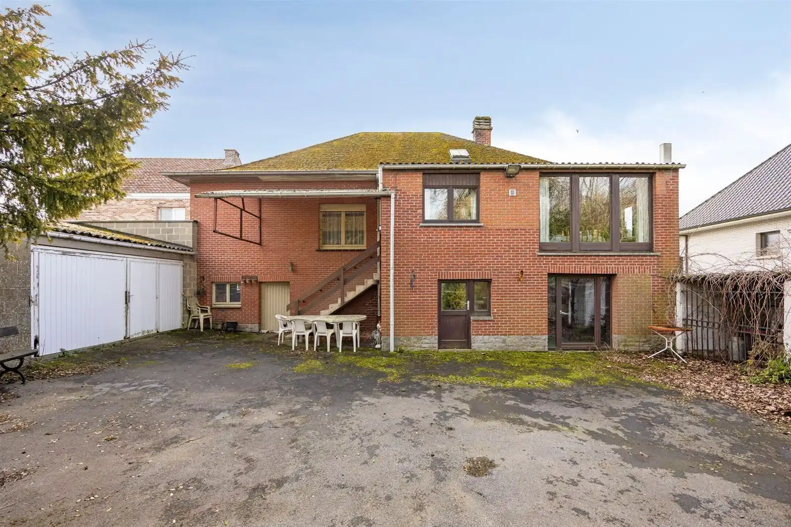 Bungalow met grote garage en tuin  foto 28