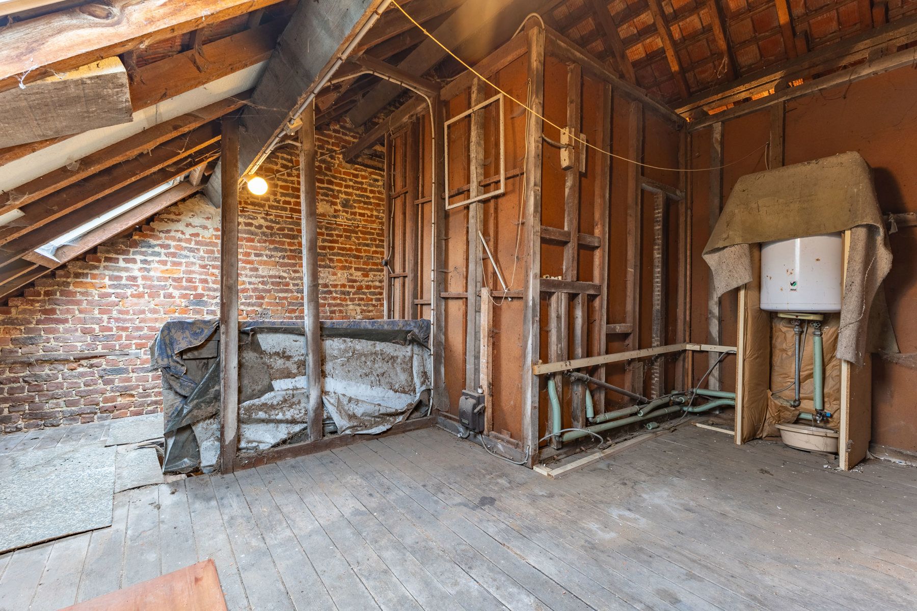 Goed gelegen ruime te renoveren woning met bouwgrond foto 22