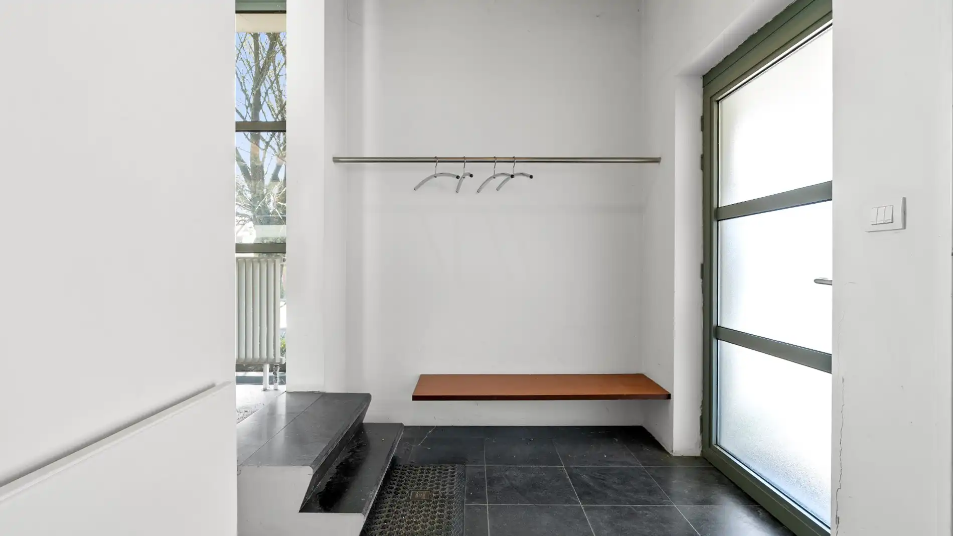 LINDEN - handelsuimte 240 m2 + 5x staanplaats foto 5