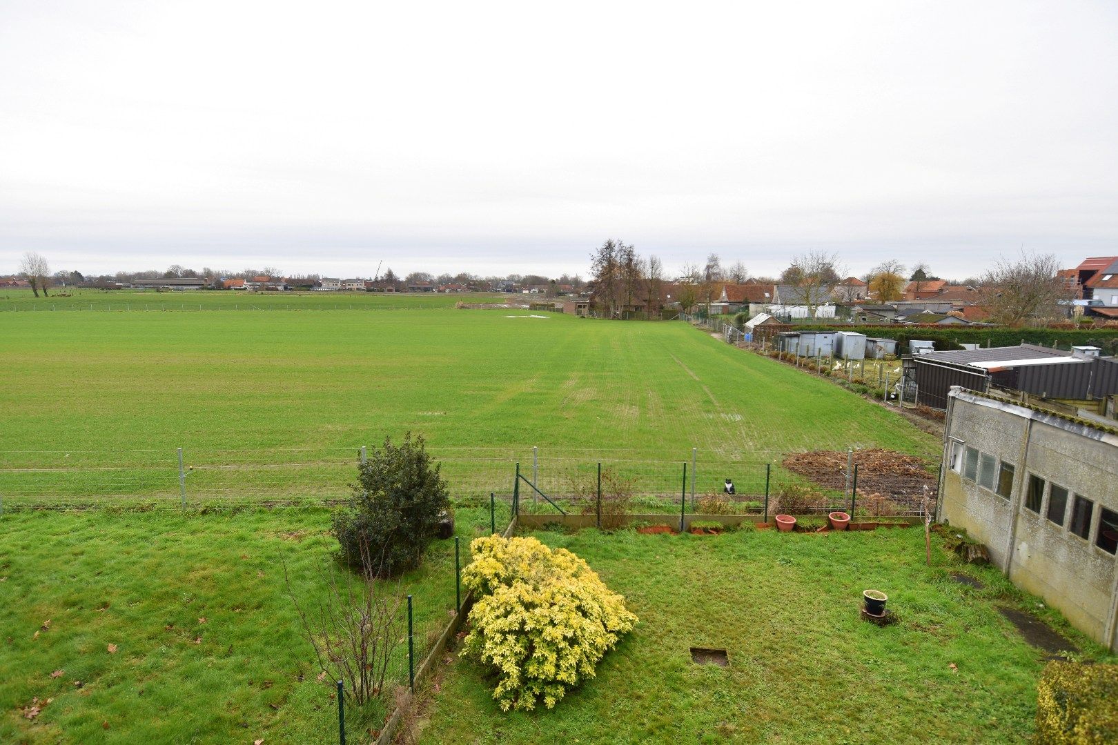 Halfopen bebouwing met 2 slaapkamers, garage en tuin in landelijke omgeving te koop in Gullegem foto 12