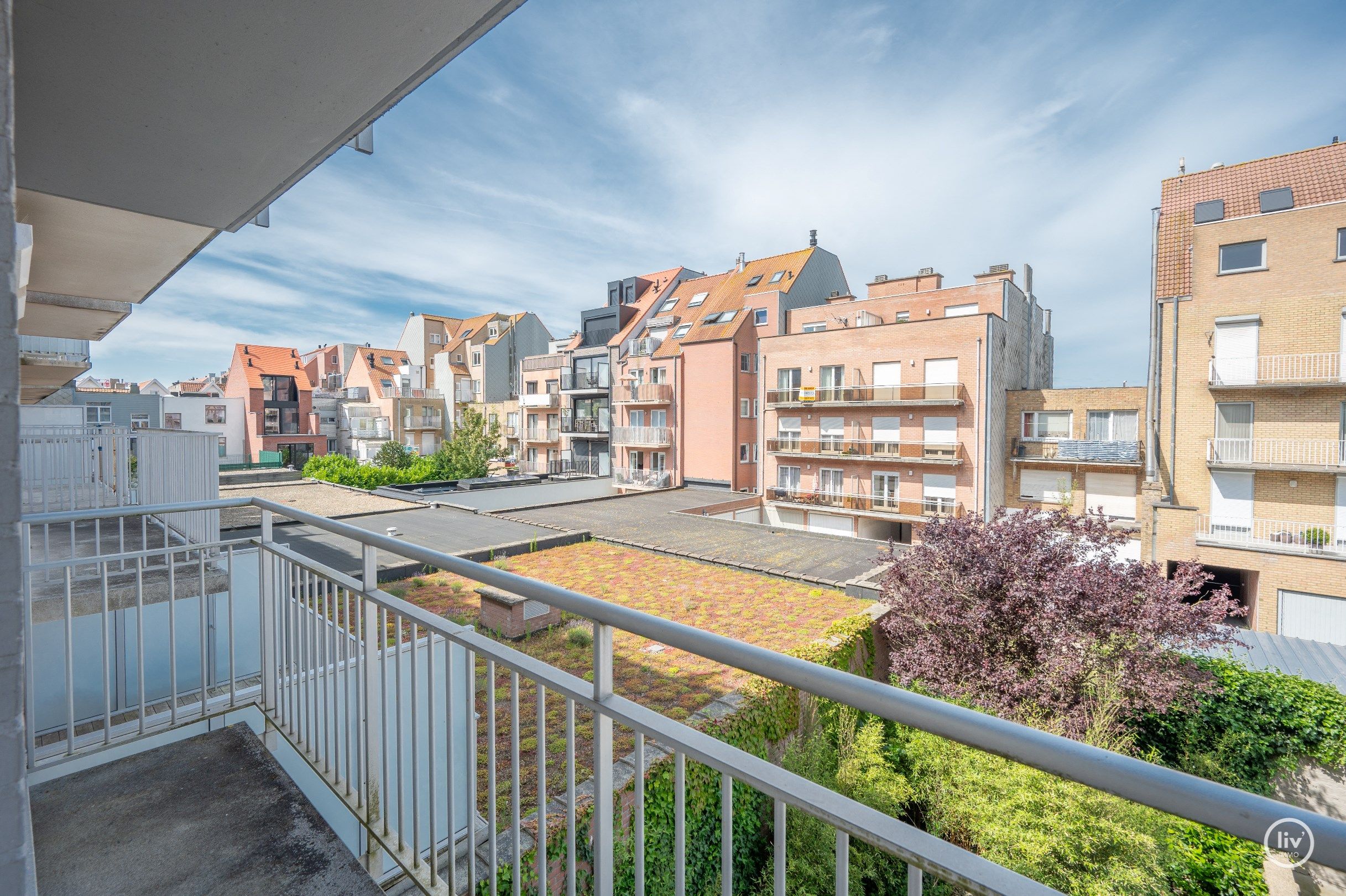 Gerenoveerd appartement met 3 slaapkamers gelegen op de Paul Parmentierlaan te Knokke vlakbij de Lippenslaan.  foto 14