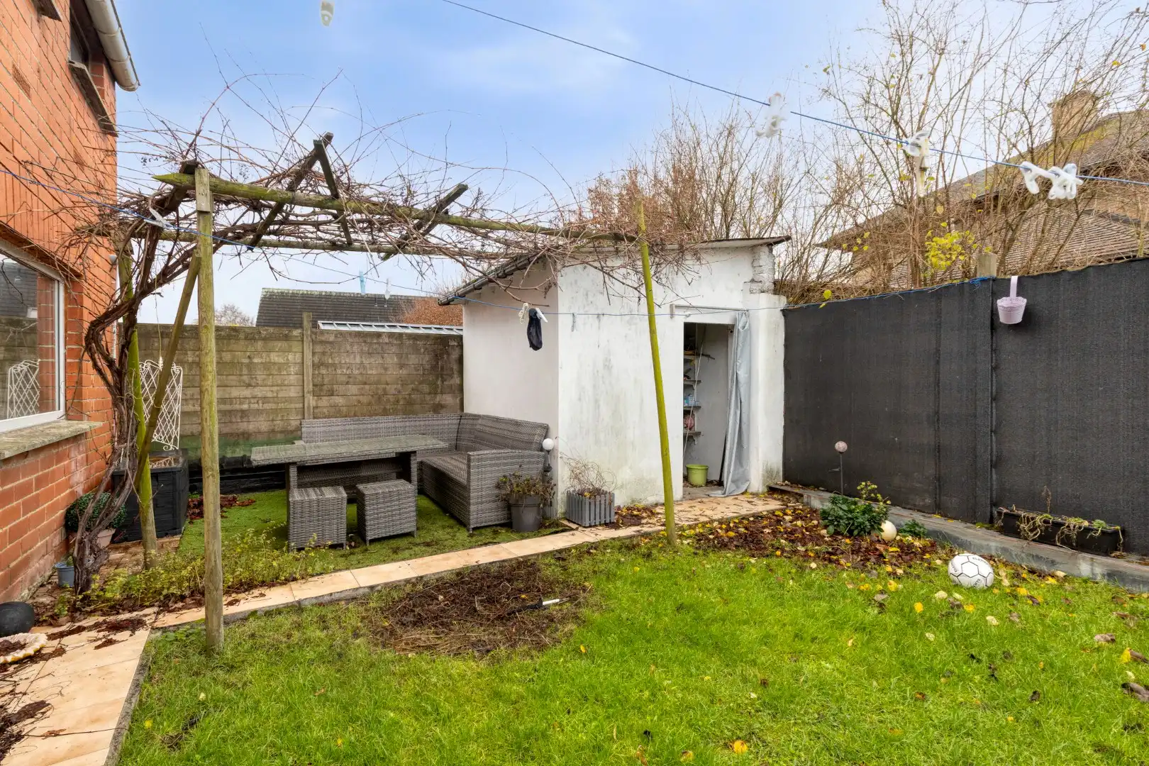 Ruime woning met 4 slaapkamers, garage en tuin in een leuke buurt! foto 16