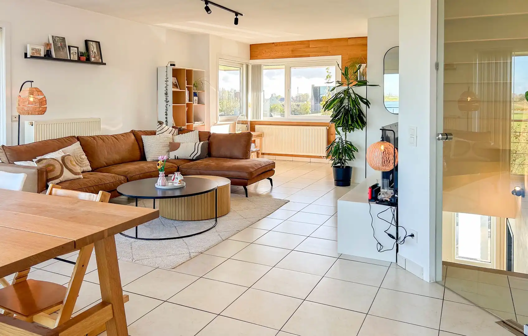Ruime koppelwoning met waanzinnig zicht over spaarbekken en EPC A foto 3
