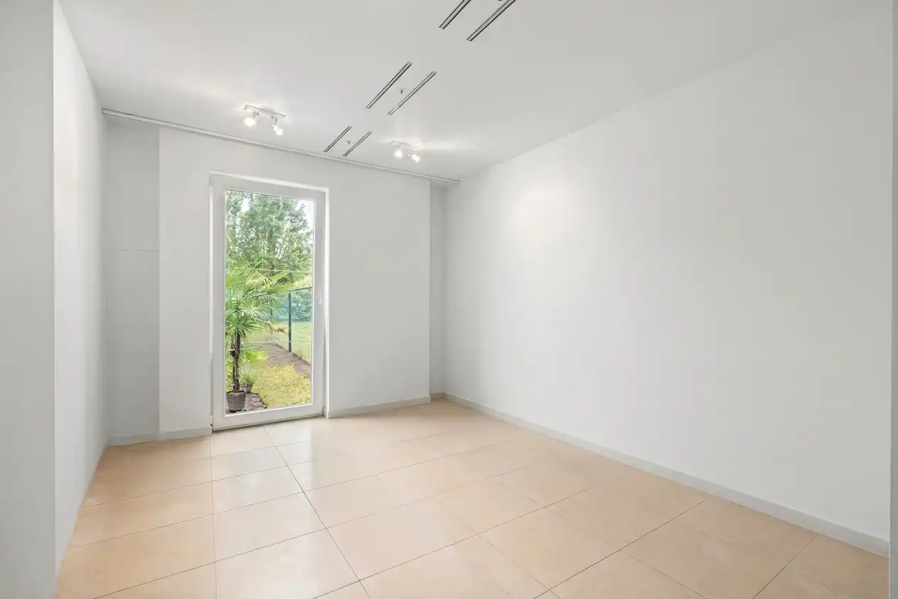 Gelijkvloers energiezuinig appartement met privé tuin en twee slaapkamers foto 11
