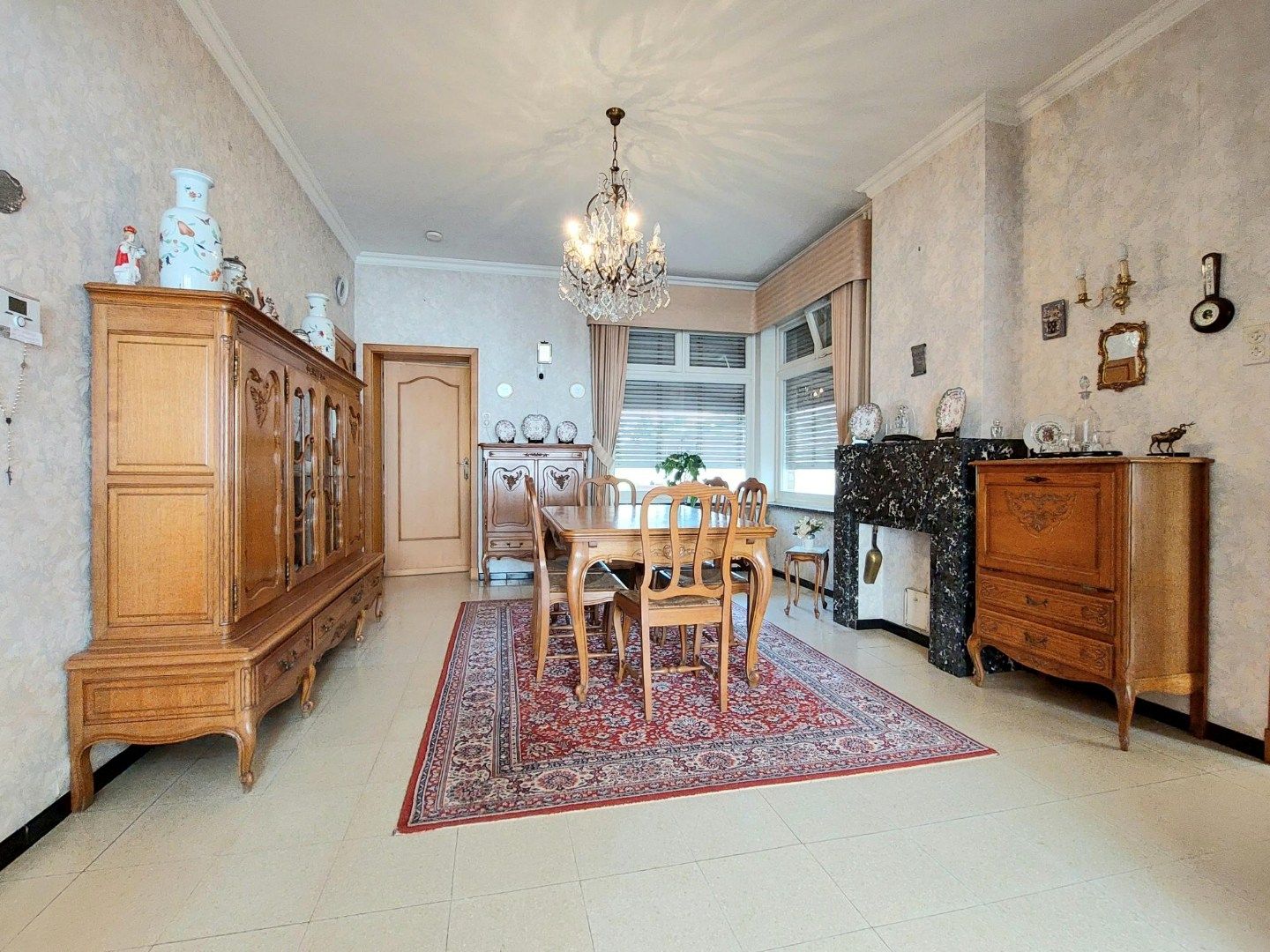 Ruime woning met garage en tuin foto 3