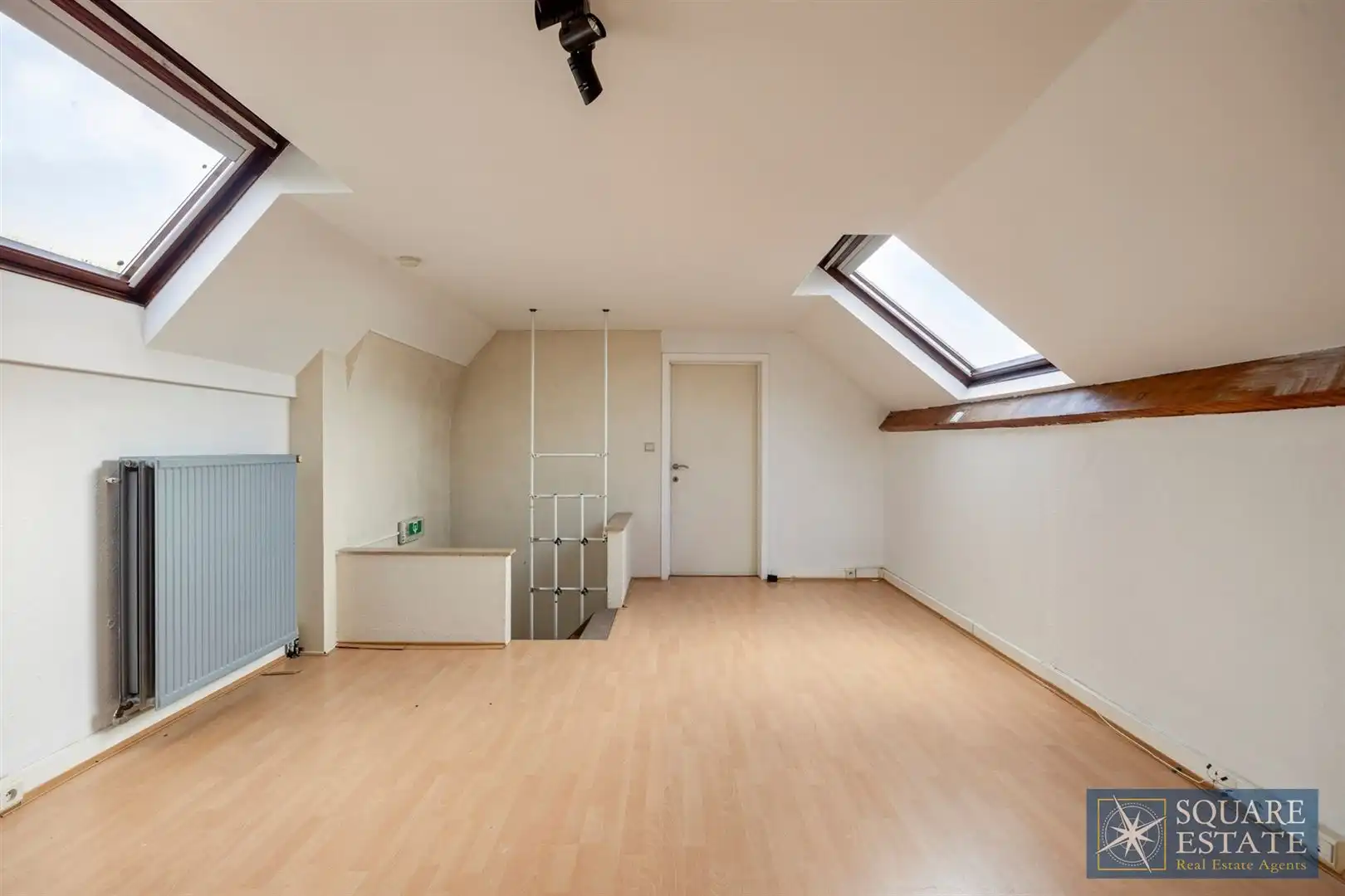 Kantoorgebouw foto 13