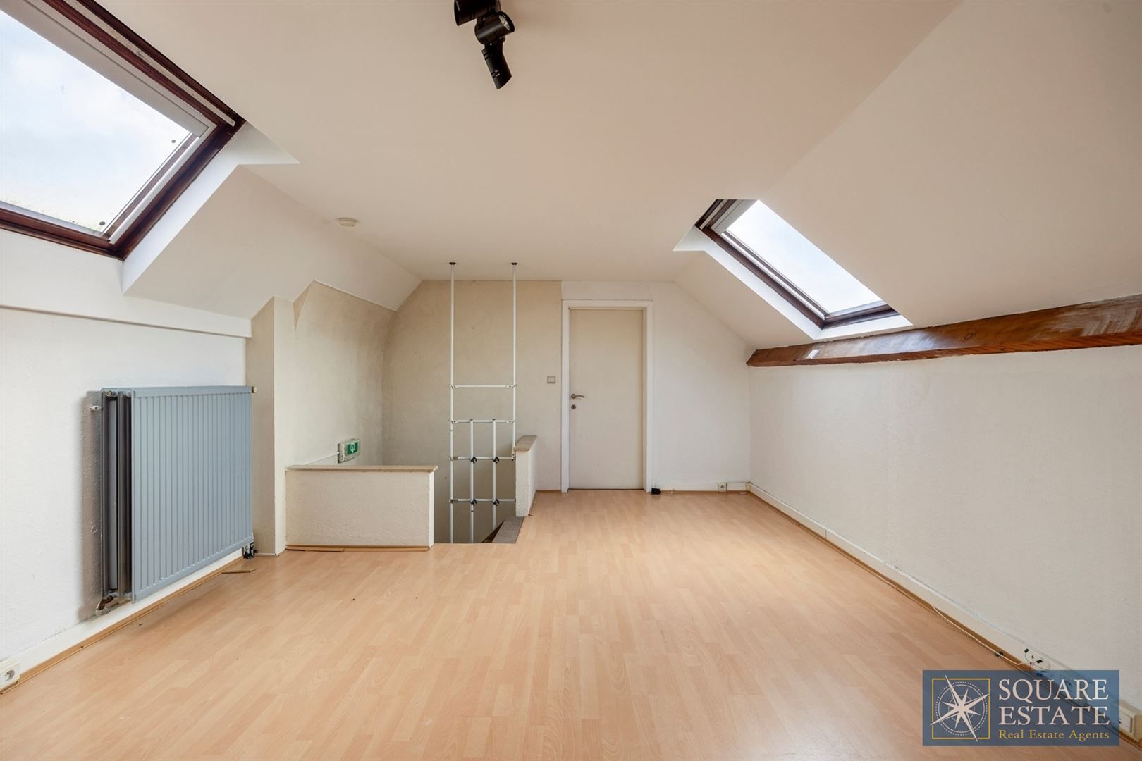 Kantoorgebouw foto 13