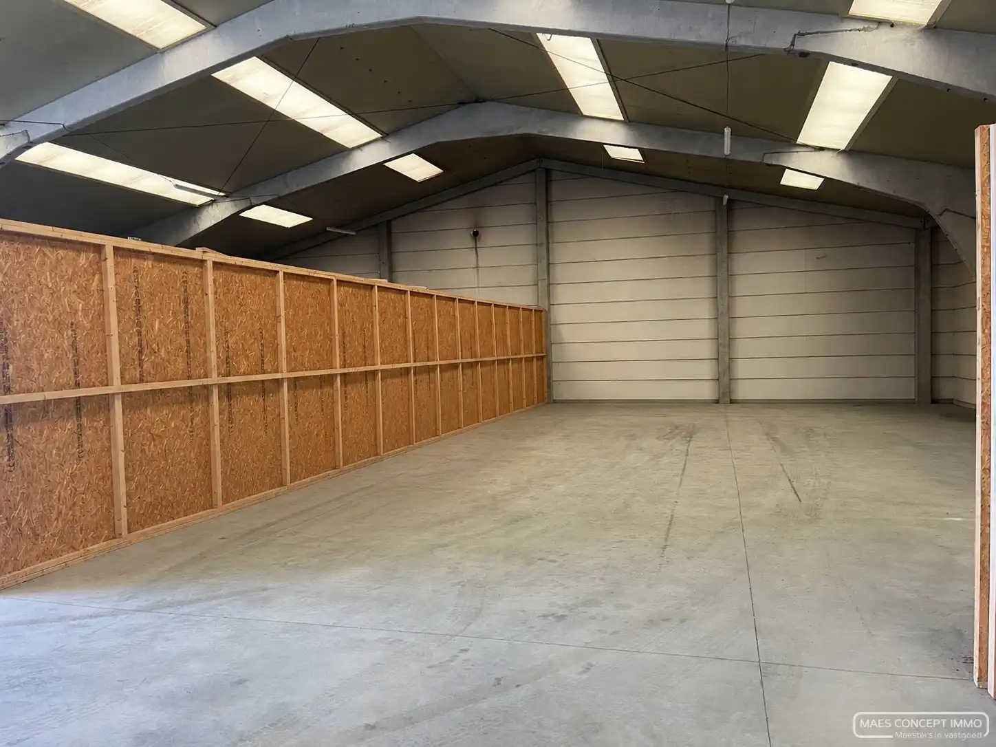 Magazijnruimte met bureel te huur in Olsene- 200 m² foto 3