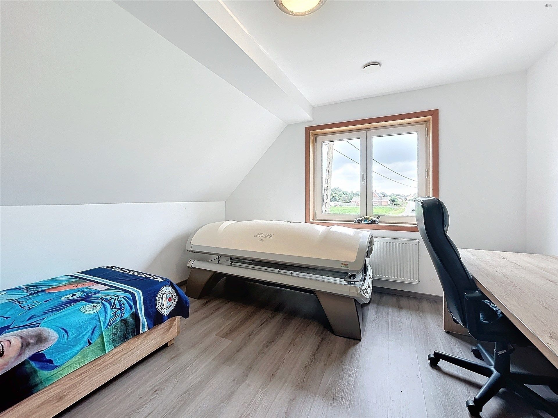 Ruime open bebouwing met 4 slaapkamers op perceel van 828 m²  op toplocatie. foto 16