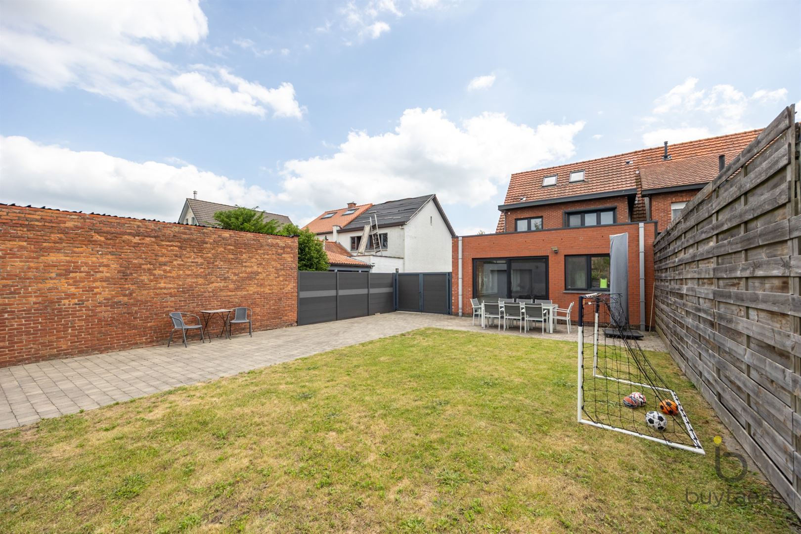 ZEER RUSTIG GELEGEN INSTAPKLARE GEZINSWONING MET MOOIE GROENE TUIN! foto 15