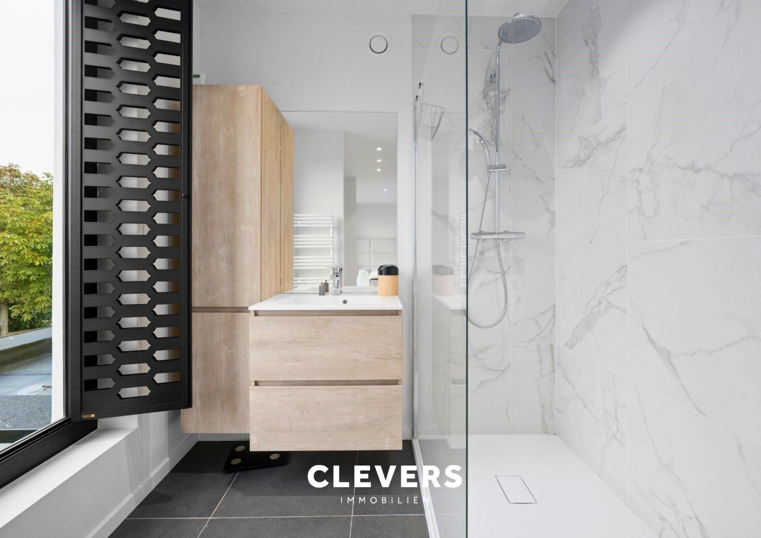 Luxueuze, moderne villa in rustige residentiële omgeving foto 16