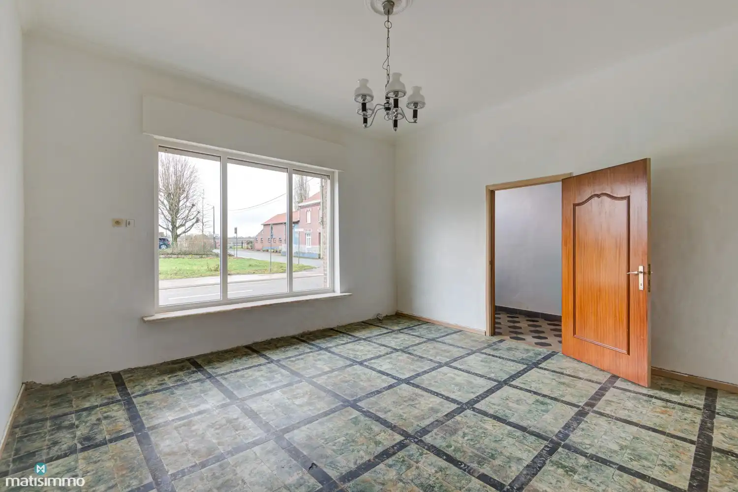 VERDER AF TE WERKEN HOEKWONING MET BINNENKOER EN GARAGE TE MOPERTINGEN foto 4