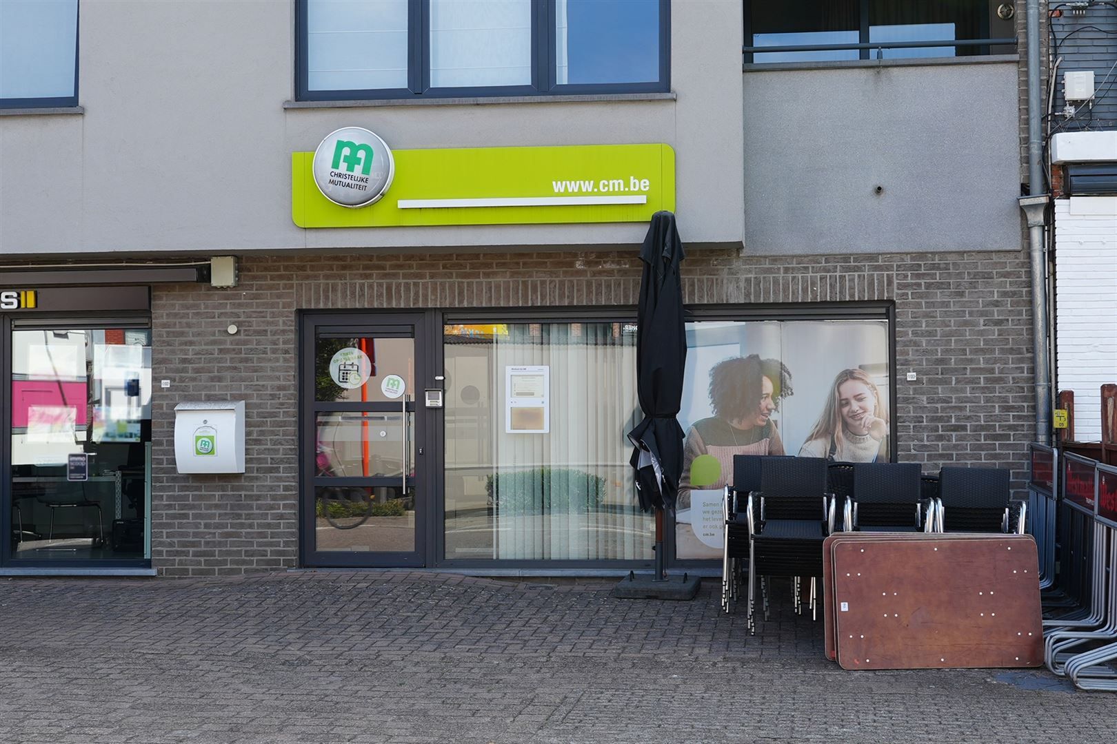 Centraal gelegen handelsglkvl / kantoor met berging! foto {{pictureIndex}}
