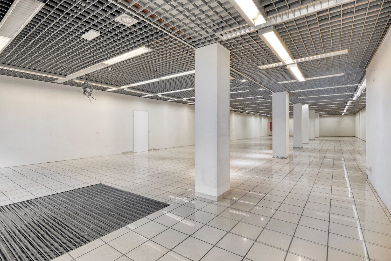 Commercieel pand in het centrum van Mol ! foto 3