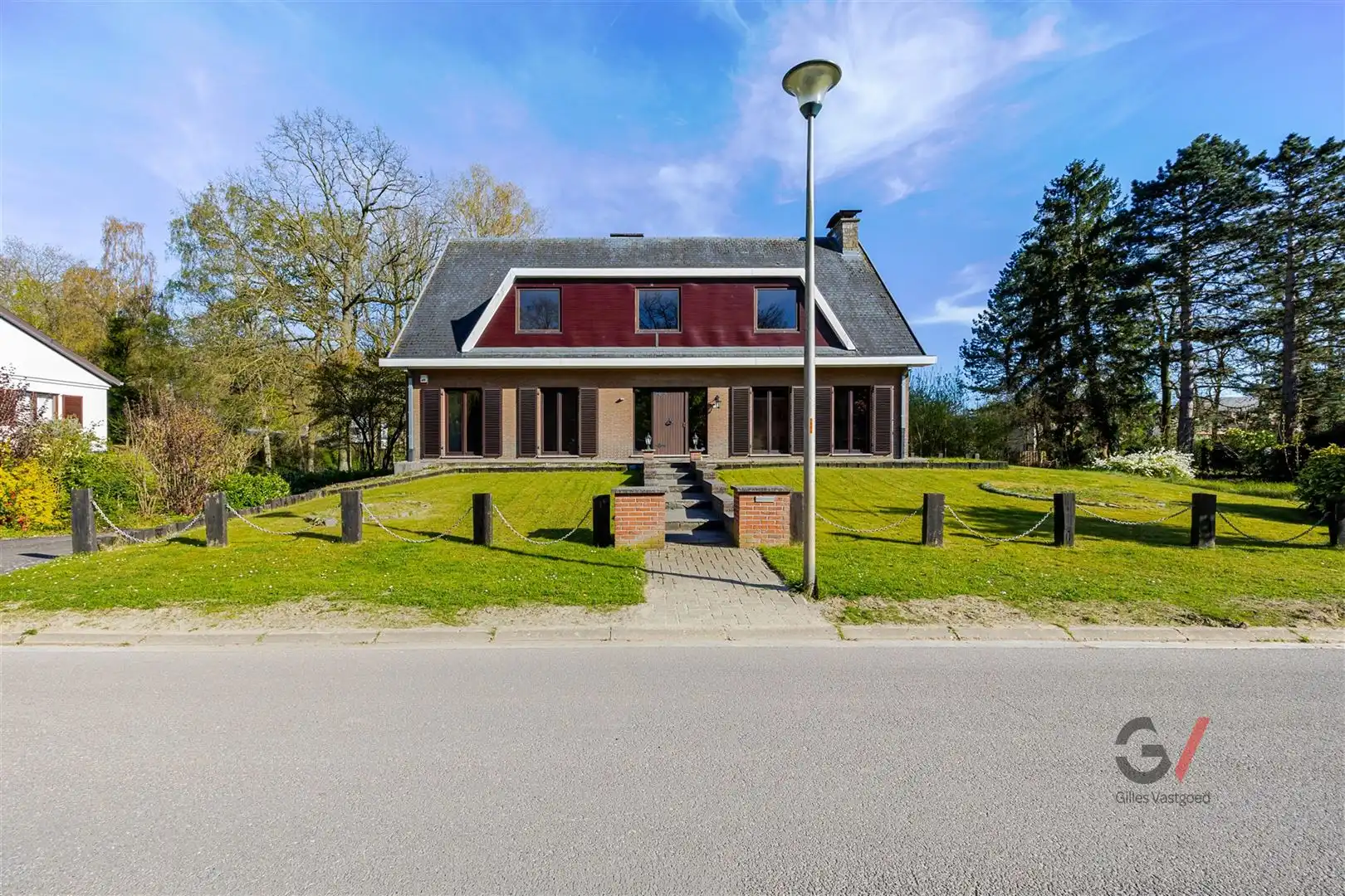 Woning met veel potentieel en karakter foto 2